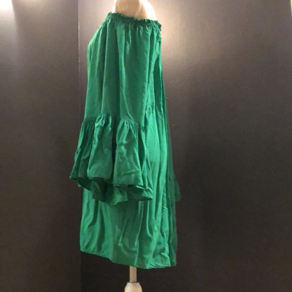 Venus primary green top